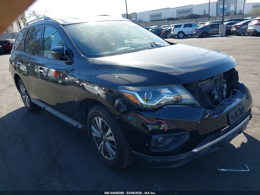 2018 Nissan Pathfinder Sv