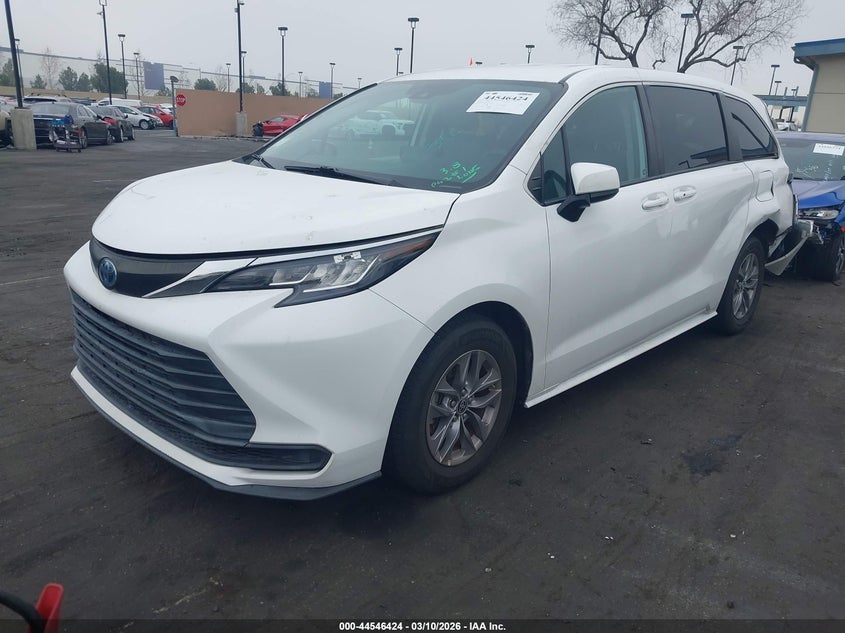 2022 Toyota Sienna Le