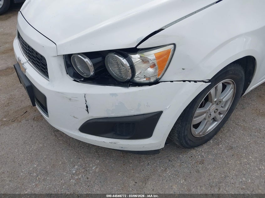 2012 Chevrolet SONIC 1.8 2Lt white Lot 111044546772 Vin 1G1JC5SHXC4114525