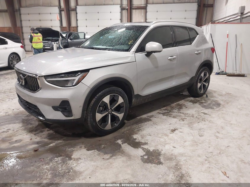 2025 Volvo Xc40 B5 Plus Bright Theme