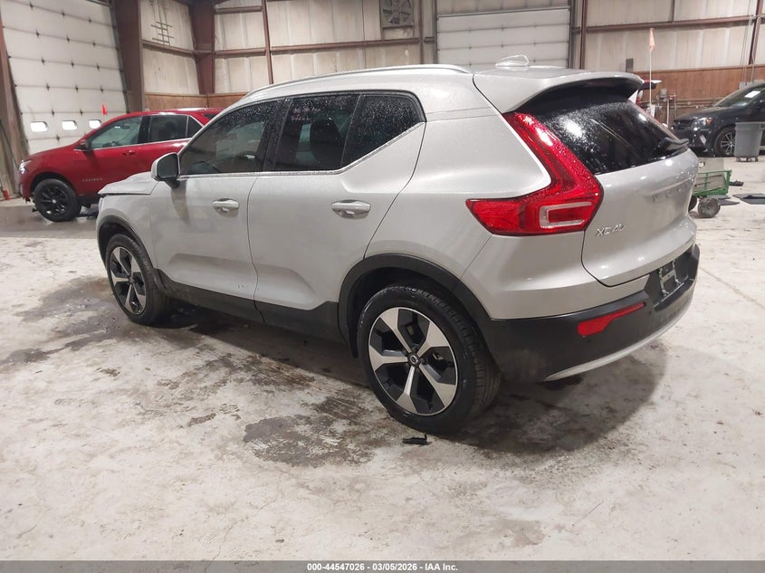 2025 Volvo Xc40 B5 Plus Bright Theme