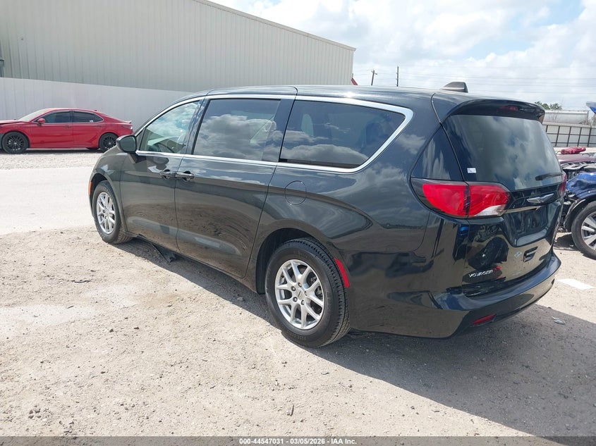 2023 Chrysler Voyager Lx