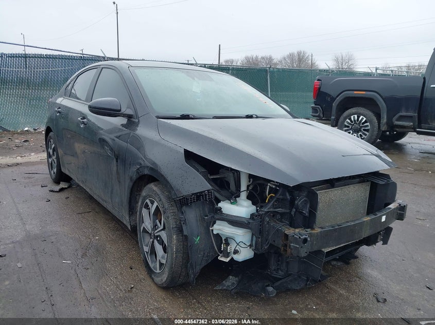 3KPF24AD8ME267574 2021 Kia Forte Lxs auction photo 1