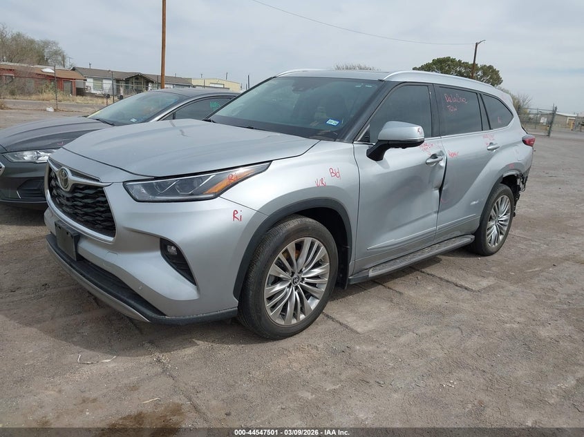 2023 TOYOTA HIGHLANDER auction photo 2
