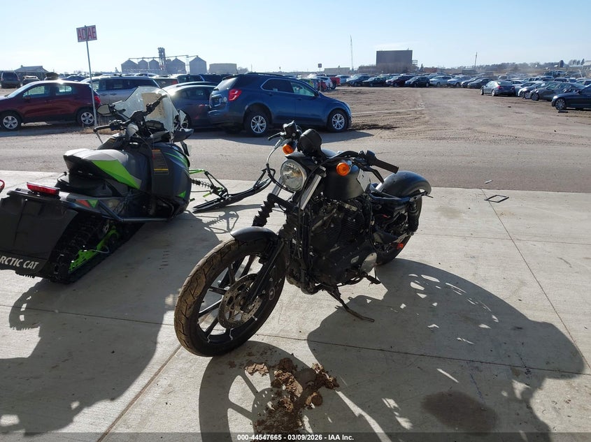 2022 HARLEY-DAVIDSON IRON MOTO 2