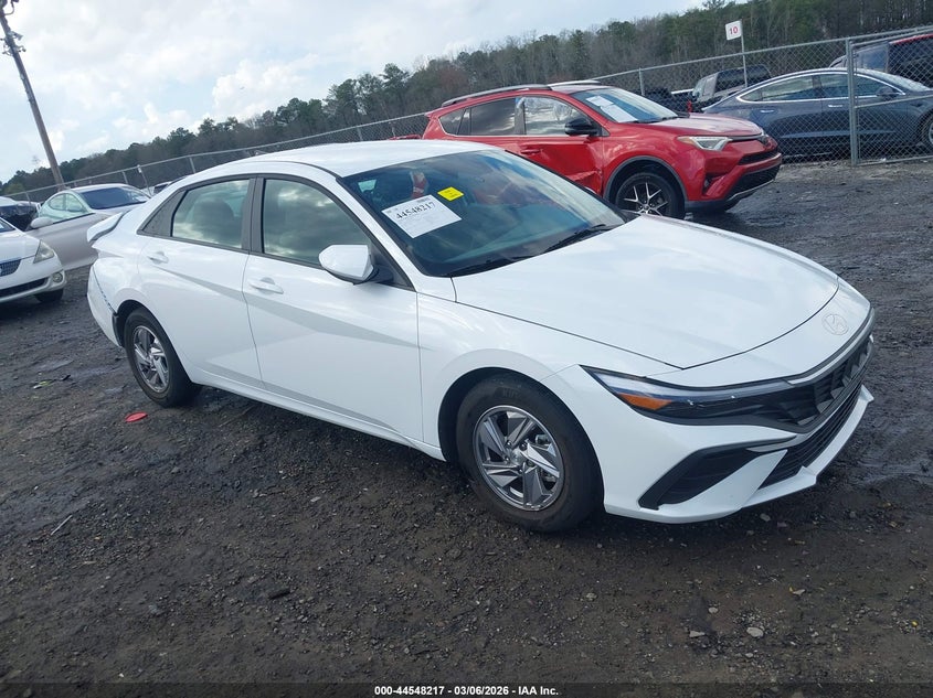2025 HYUNDAI ELANTRA SE
