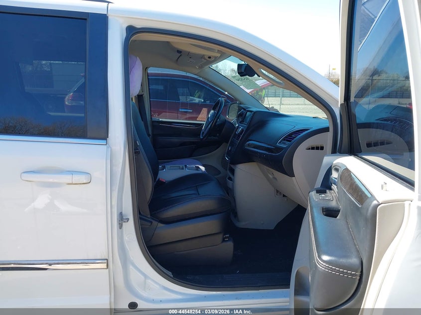 2015 Chrysler Town & Country Touring