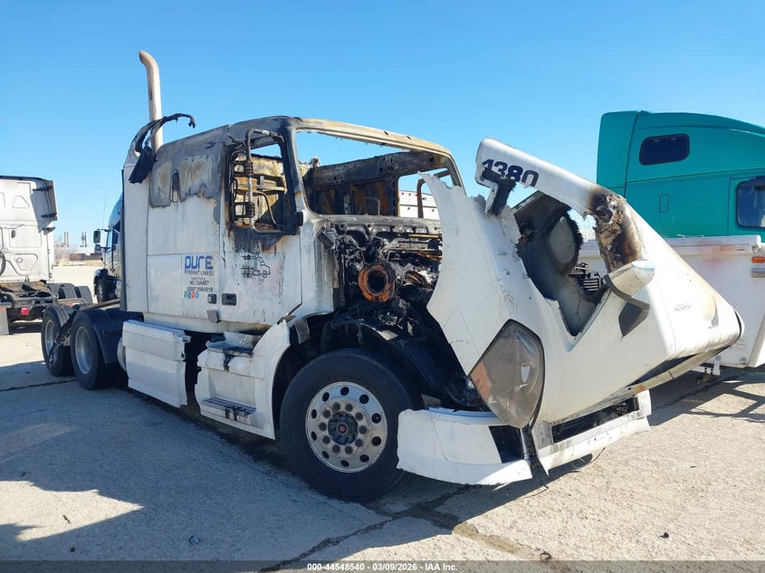 2013 VOLVO VN VNL