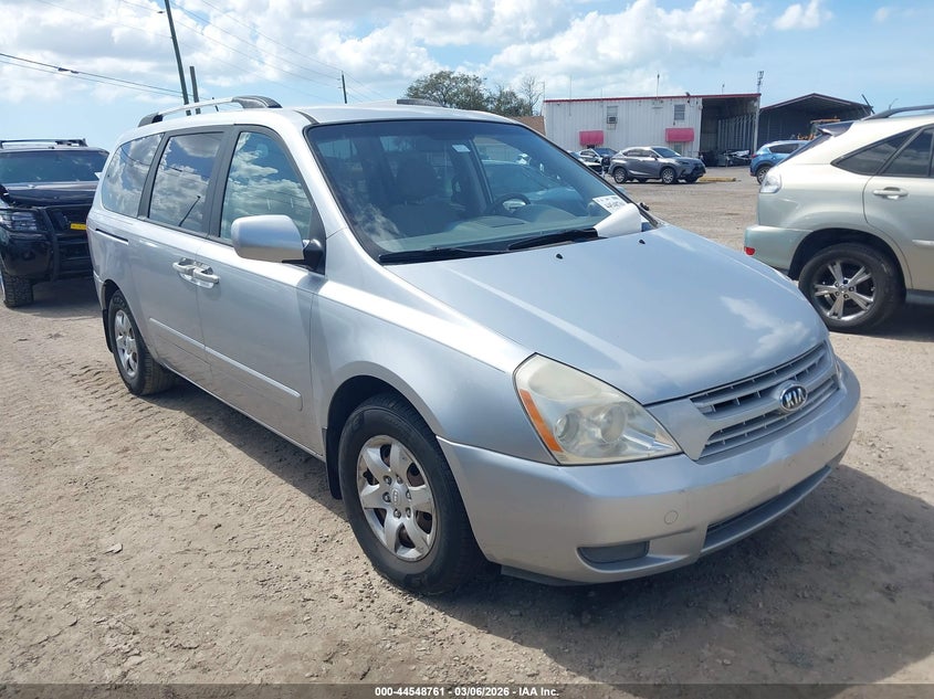 2009 Kia Sedona Lx