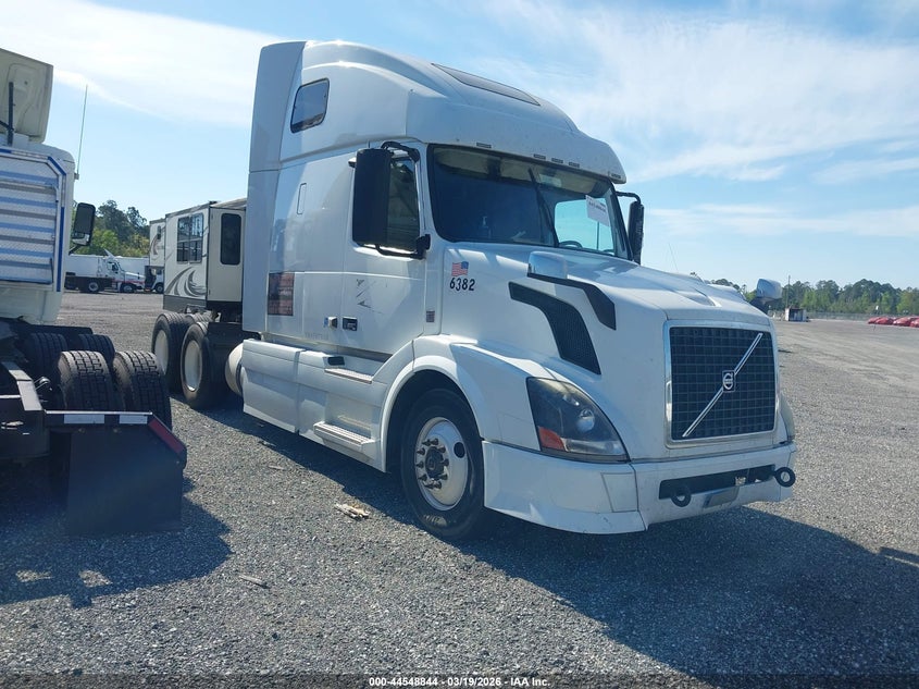 2015 VOLVO VN
