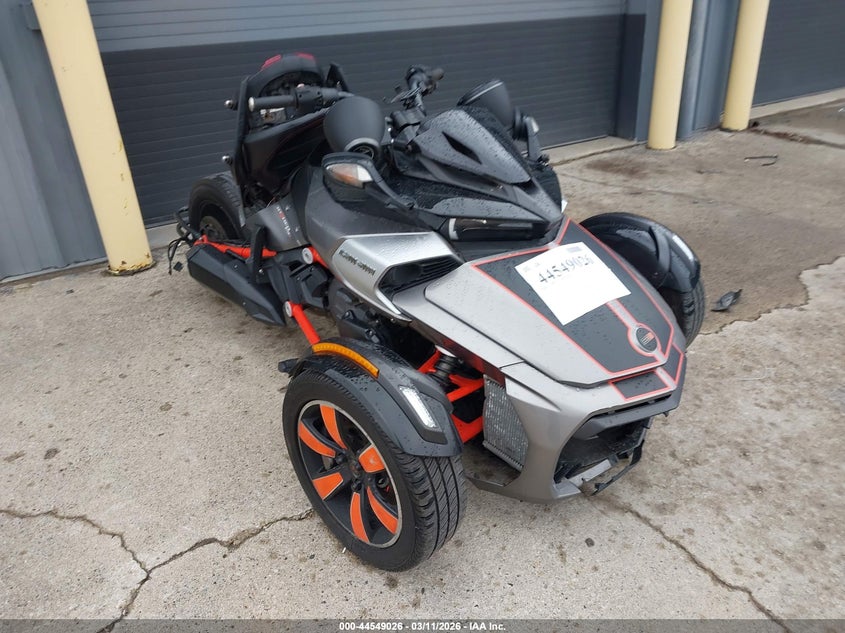 2013 can-am/ brp spyder