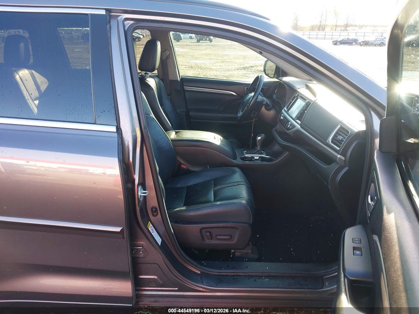 2017 Toyota Highlander Se