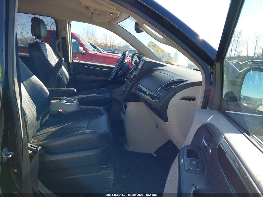 2014 Chrysler Town & Country Touring