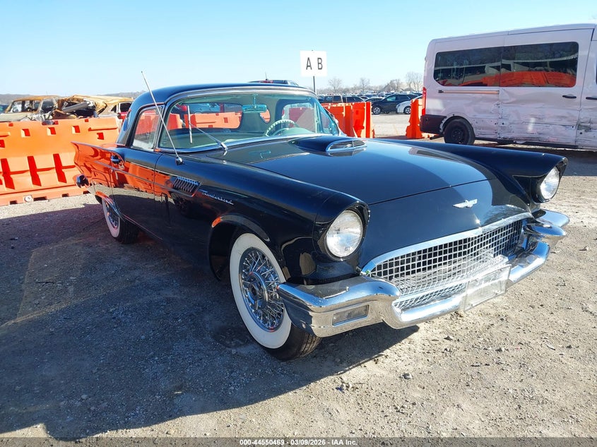 1957 Ford Thunderbird