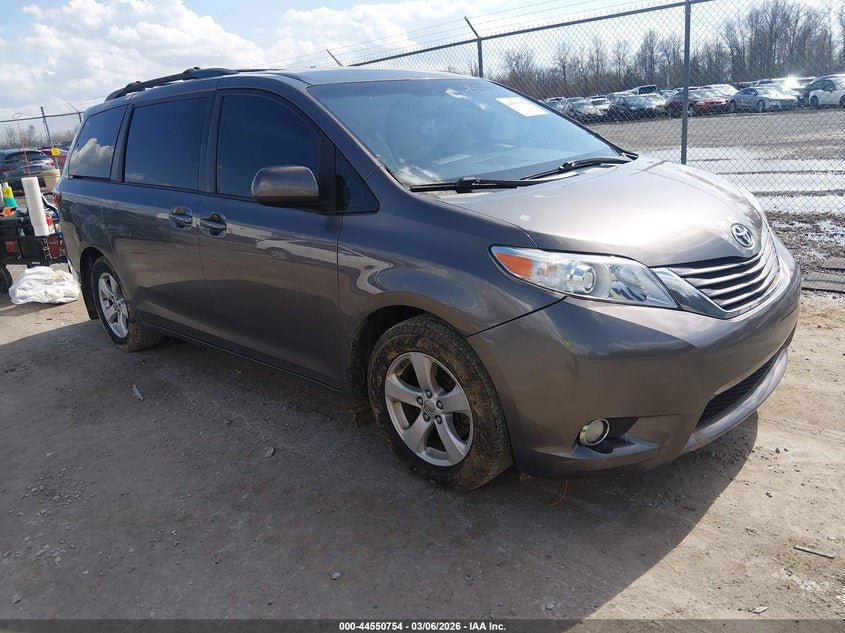 2017 Toyota Sienna Le 8 Passenger