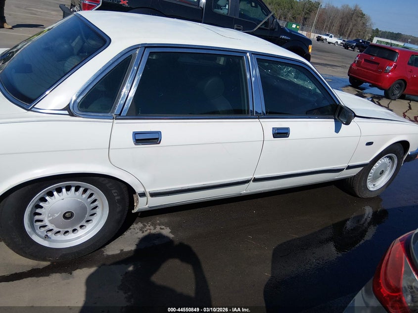 1992 Jaguar Xj6 Sovereign VIN: SAJHY1740NC651100 Lot: 44550849