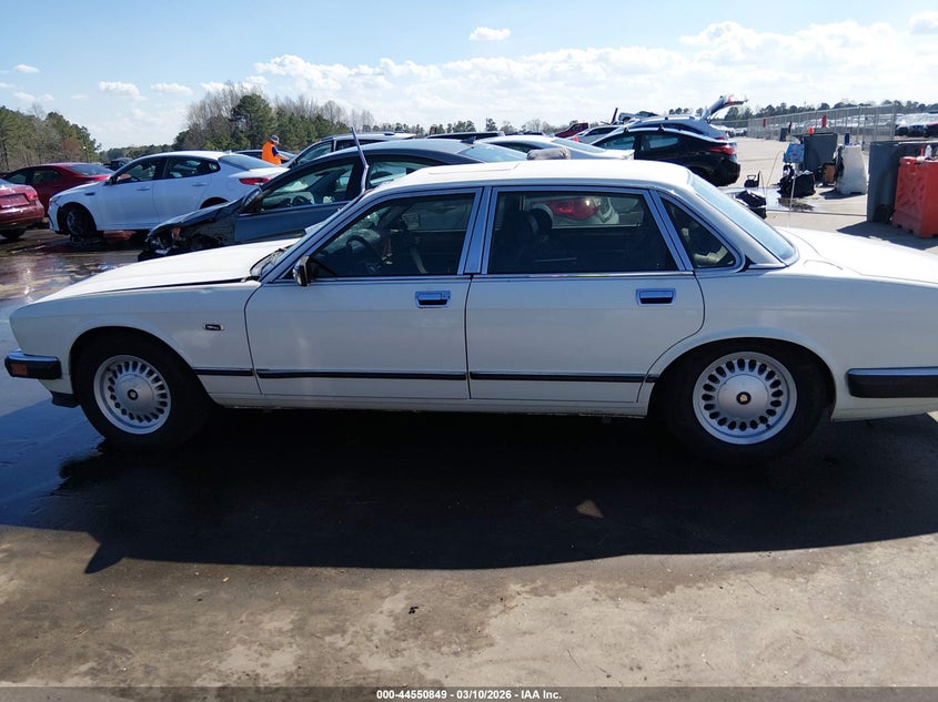 1992 Jaguar Xj6 Sovereign VIN: SAJHY1740NC651100 Lot: 44550849