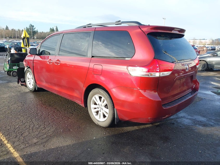 2012 Toyota Sienna Le 7 Passenger