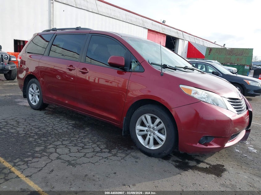 2012 Toyota Sienna Le 7 Passenger