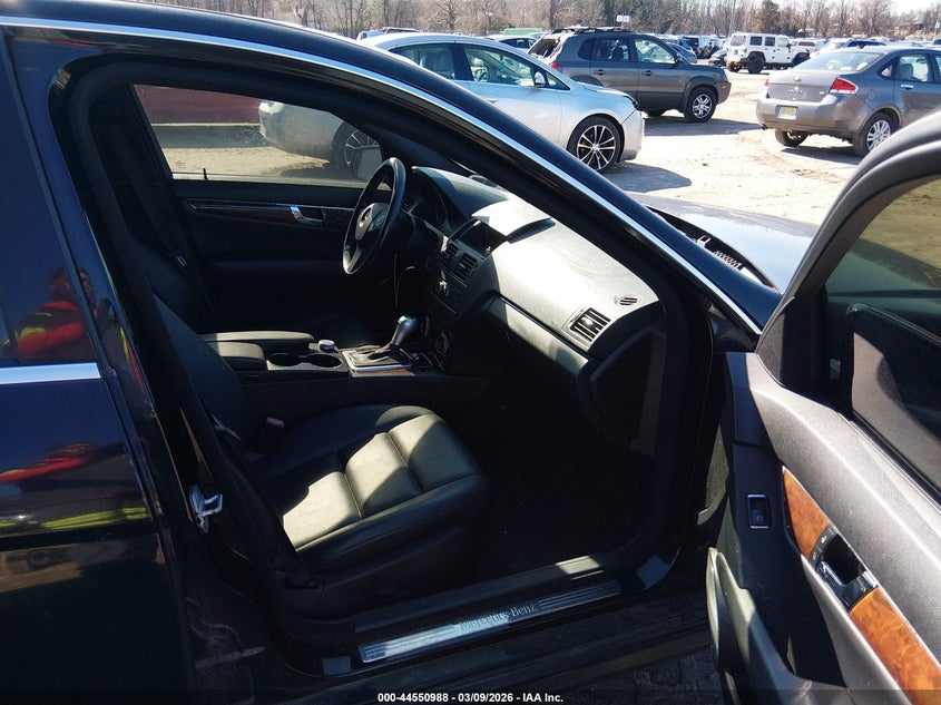 2011 Mercedes-Benz C 300 Luxury 4Matic/Sport 4Matic