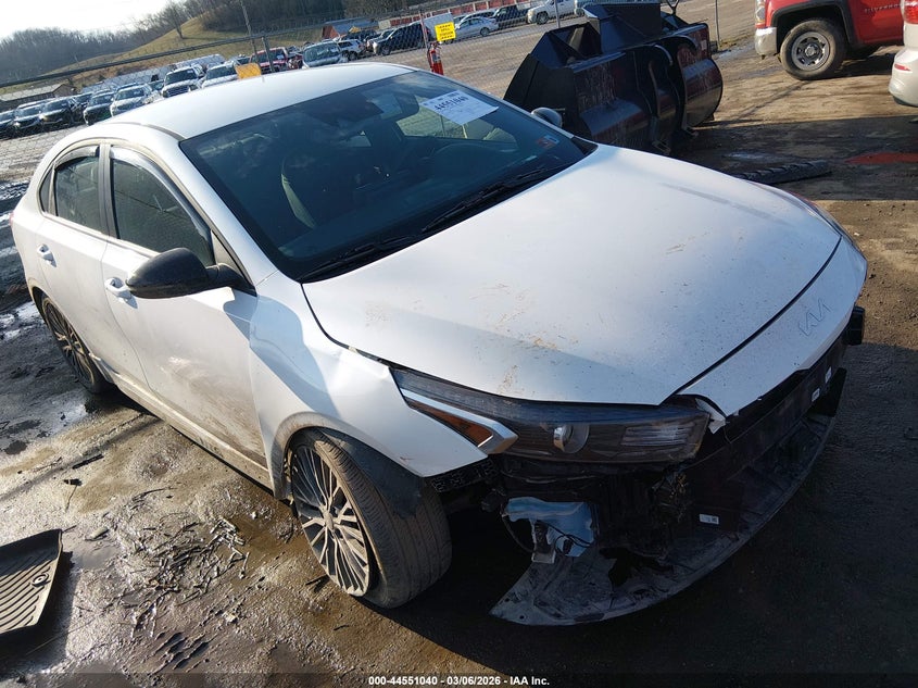 Vin: 3kpf54ad8re831965, lot: 45047900, kia forte gt-line 2024 img_1