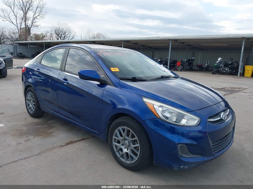 KMHCT4AE0FU855090 HYUNDAI ACCENT Photo 1