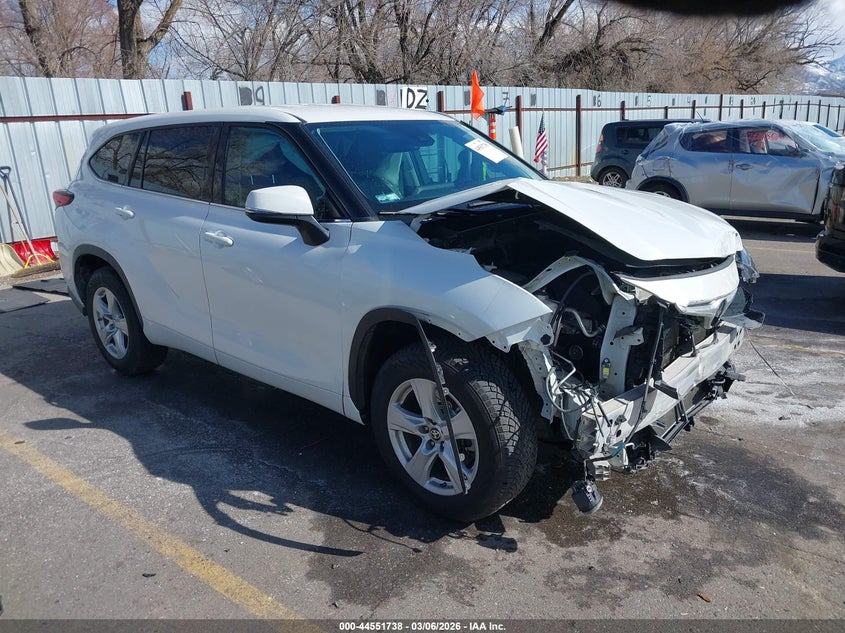 2022 Toyota Highlander Le