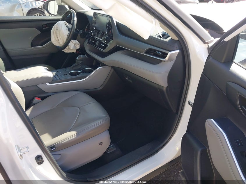 2022 Toyota Highlander Le