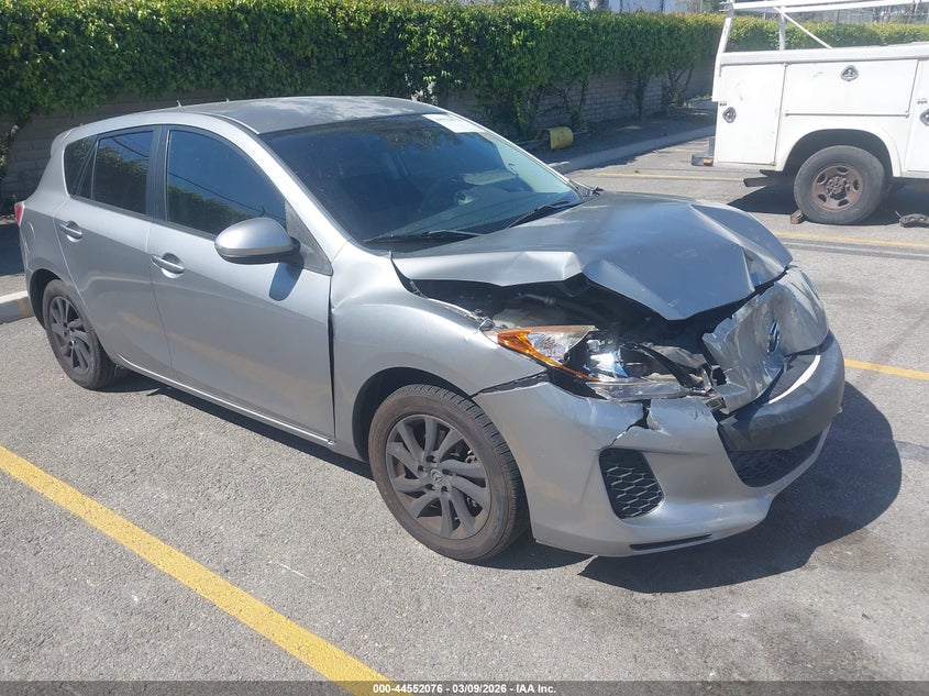 JM1BL1L85C1668933 MAZDA MAZDA3 Photo 1