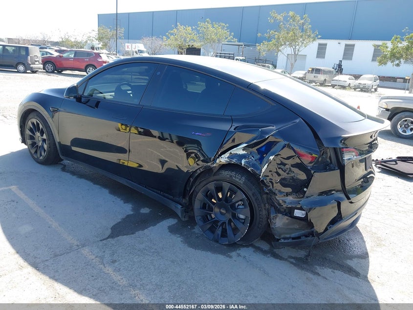 2022 Tesla Model Y Long Range Dual Motor All-Wheel Drive