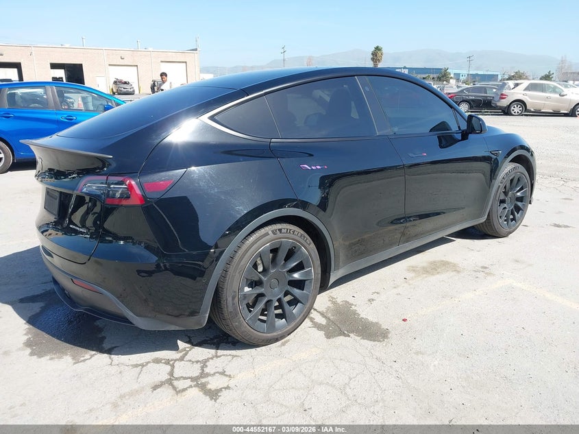 2022 Tesla Model Y Long Range Dual Motor All-Wheel Drive
