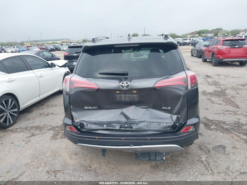 VIN JTMWFREV6JJ150742 2018 TOYOTA RAV4 XLE