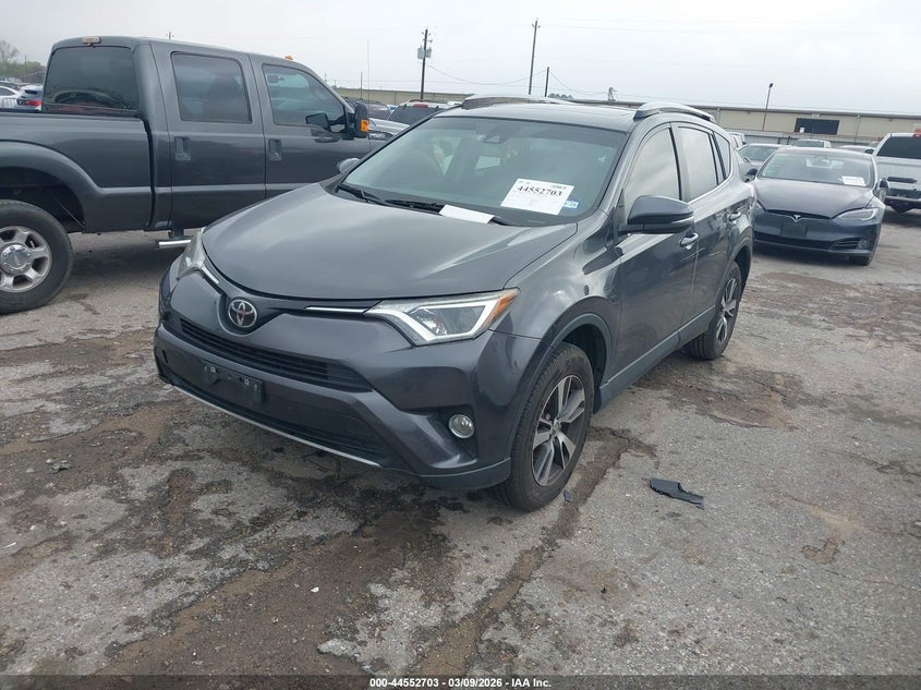 Vin: jtmwfrev6jj150742, lot: 45049563, toyota rav4 xle 20182