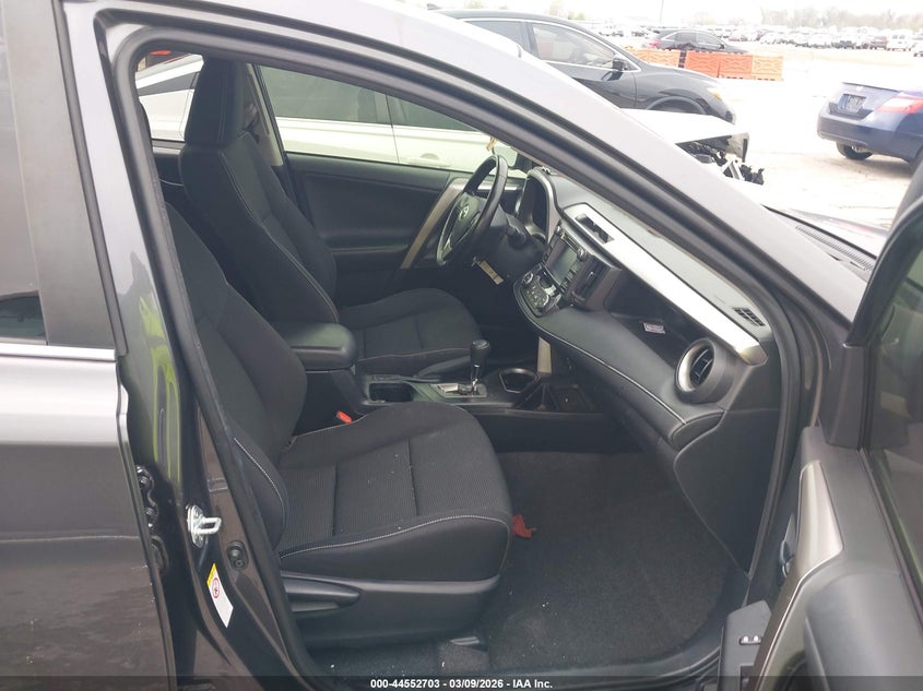 VIN JTMWFREV6JJ150742 2018 TOYOTA RAV4 XLE