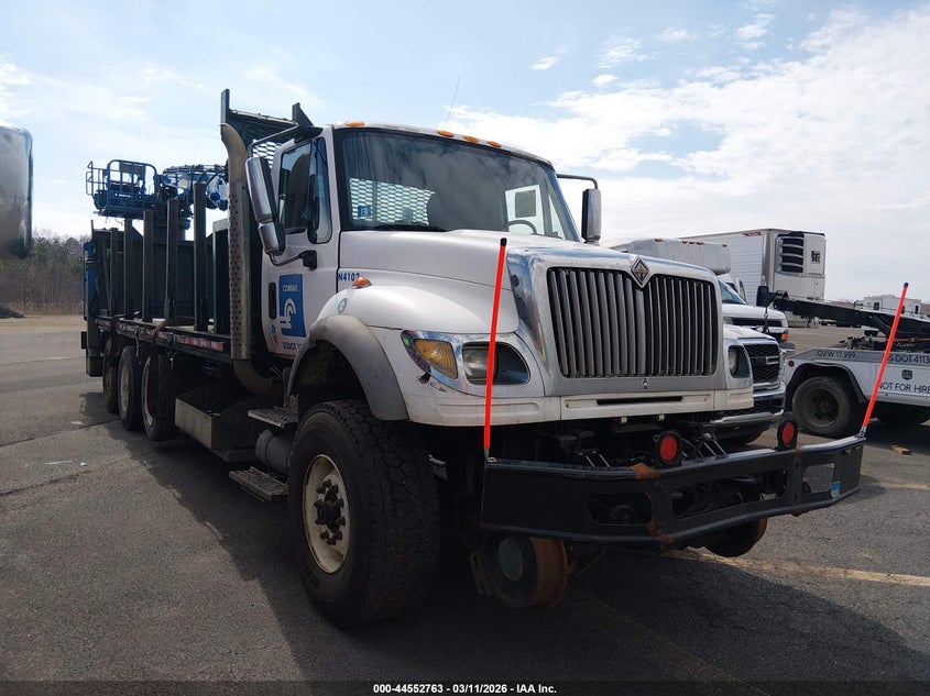2004 INTERNATIONAL 7000 7600
