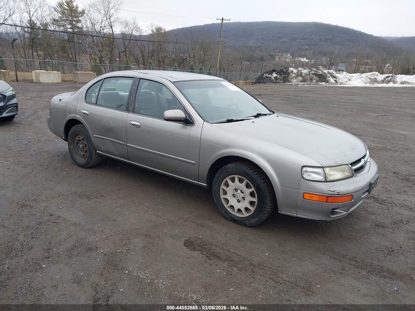 JN1CA21D4XT826398 NISSAN MAXIMA Photo 1