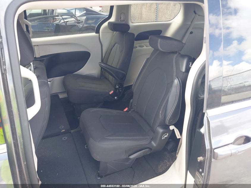 CHRYSLER VOYAGER 2022 VIN 2C4RC1CG5NR204139