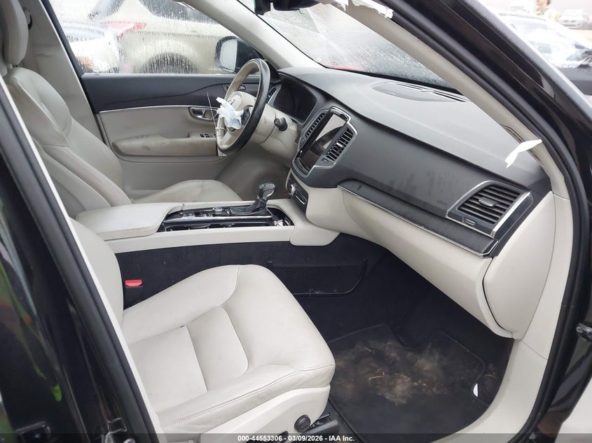 2020 Volvo Xc90 T6 Momentum 7 Passenger