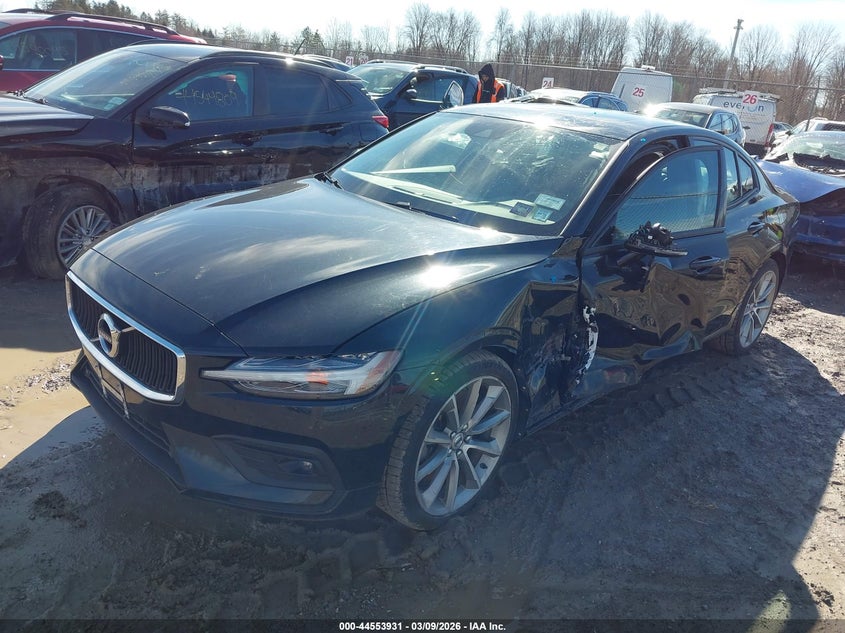 2021 Volvo S60 T6 Momentum