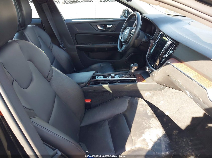 2021 Volvo S60 T6 Momentum