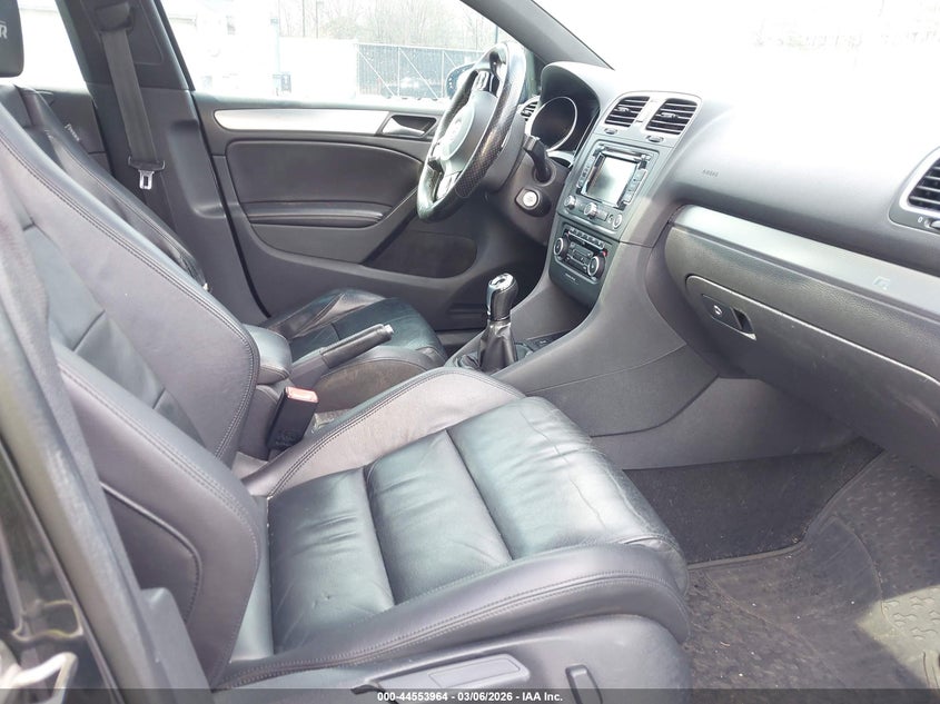 2013 Volkswagen Golf R 4-Door