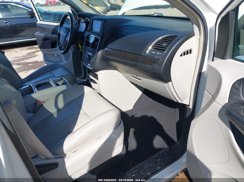 2013 Chrysler Town & Country Touring