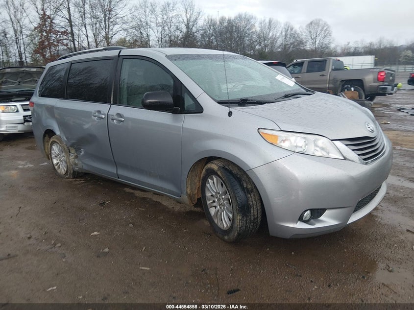 2013 Toyota Sienna Xle V6 8 Passenger