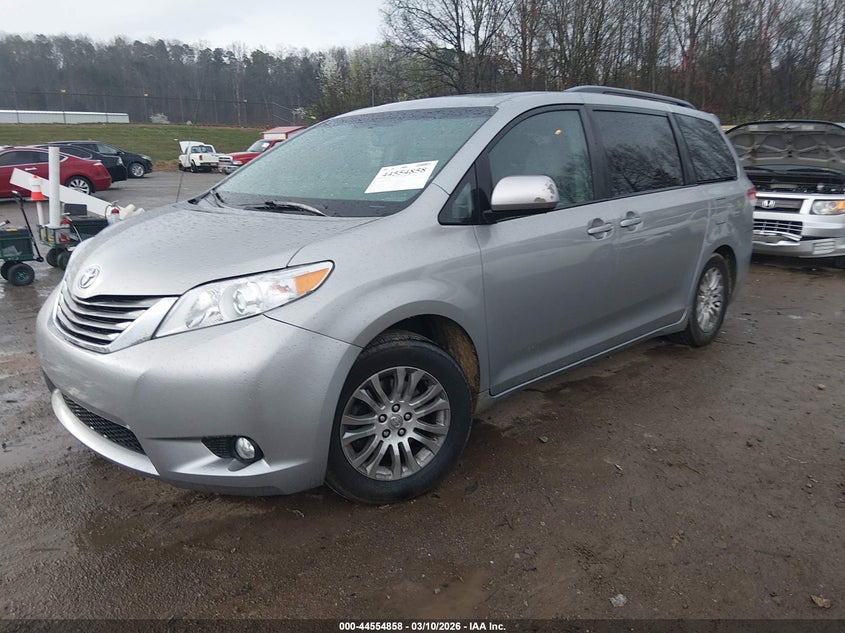 2013 Toyota Sienna Xle V6 8 Passenger