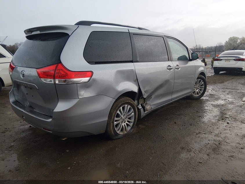 2013 Toyota Sienna Xle V6 8 Passenger