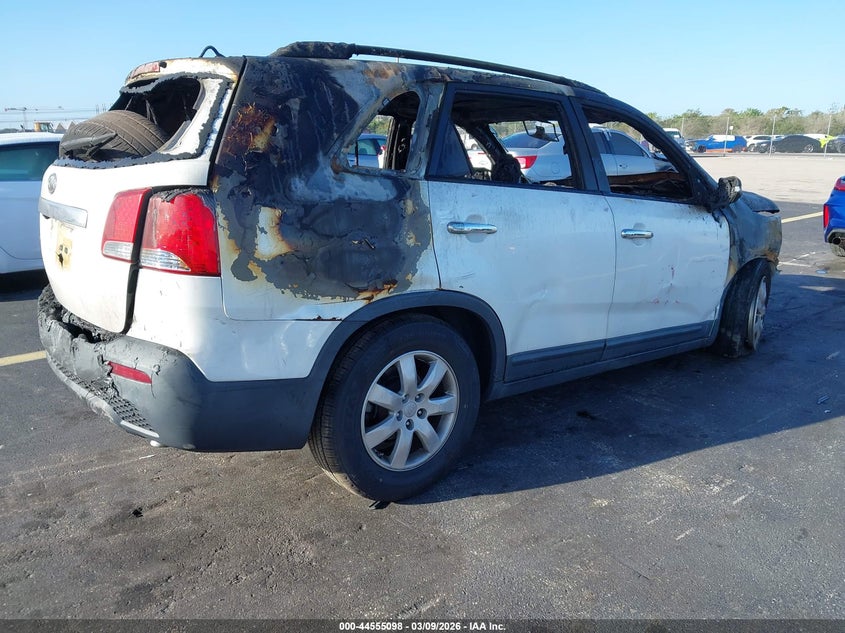 Vin: 5xykt3a62cg213857, lot: 45051958, kia sorento lx 20124