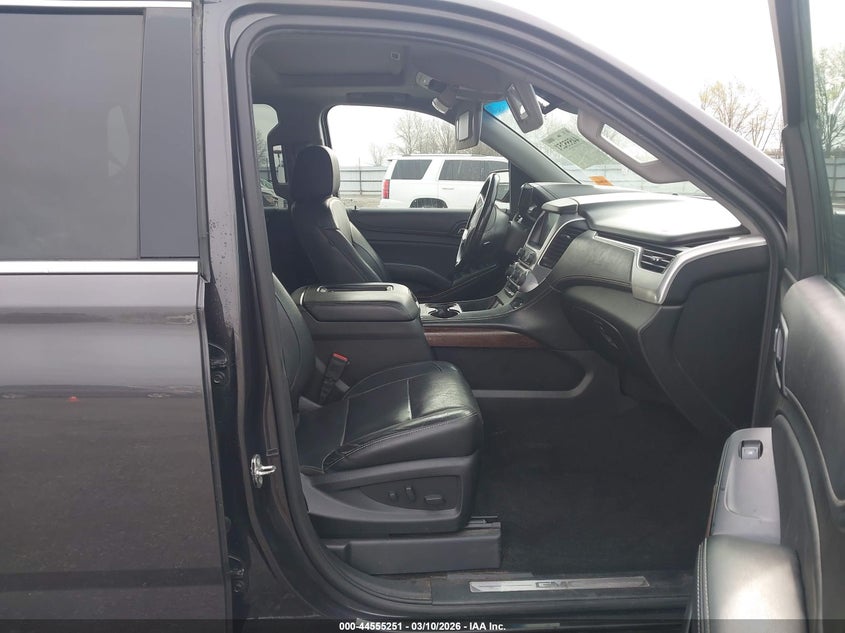 2018 GMC YUKON auction photo 5