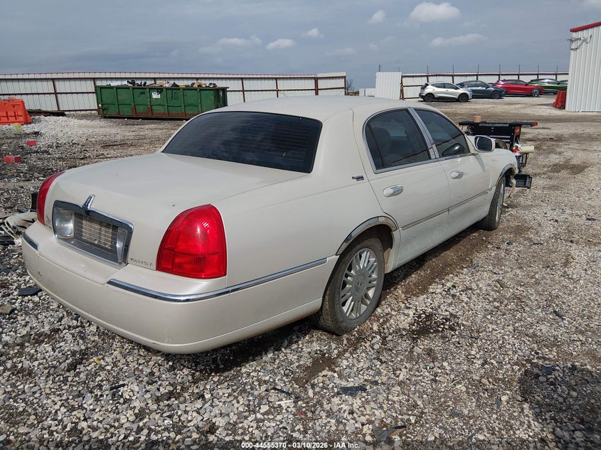 2006 Lincoln Town Car Signature Limited