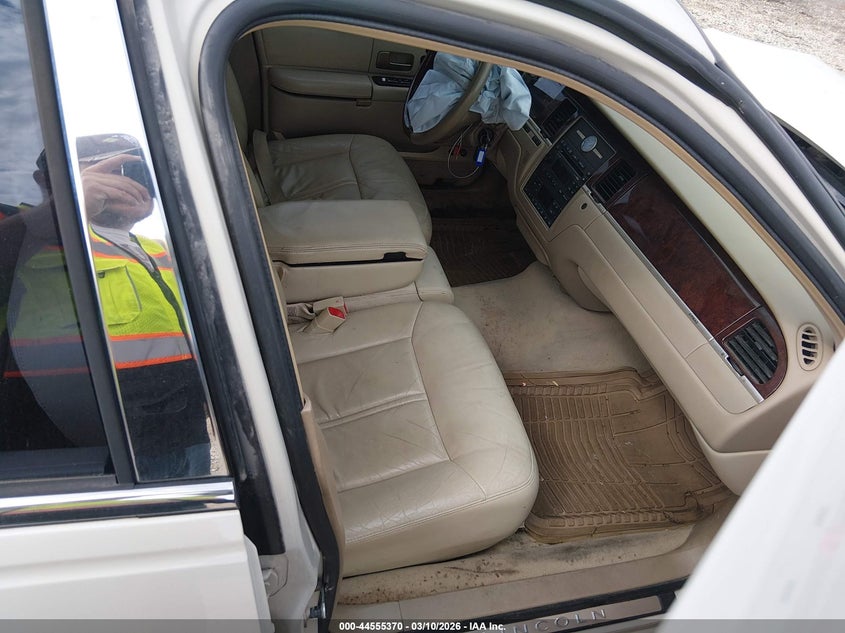 2006 Lincoln Town Car Signature Limited