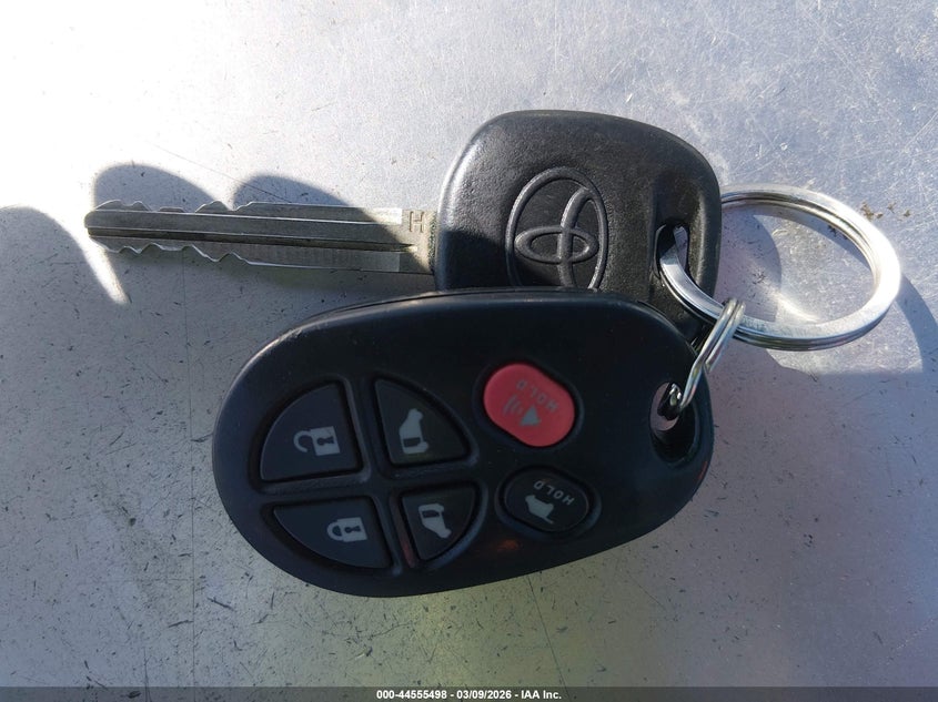 2015 Toyota Sienna Se 8 Passenger VIN: 5TDXK3DC9FS614792 Lot: 44555498